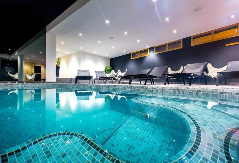 هتل Hôtel & Chalets Le Samovar