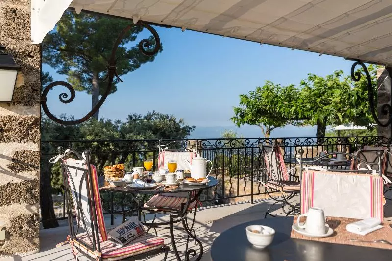 La Bastide De Tourtour Hotel & Spa