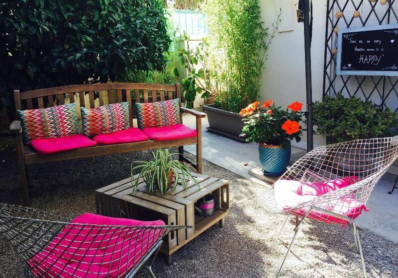 هتل Le Petit Castel