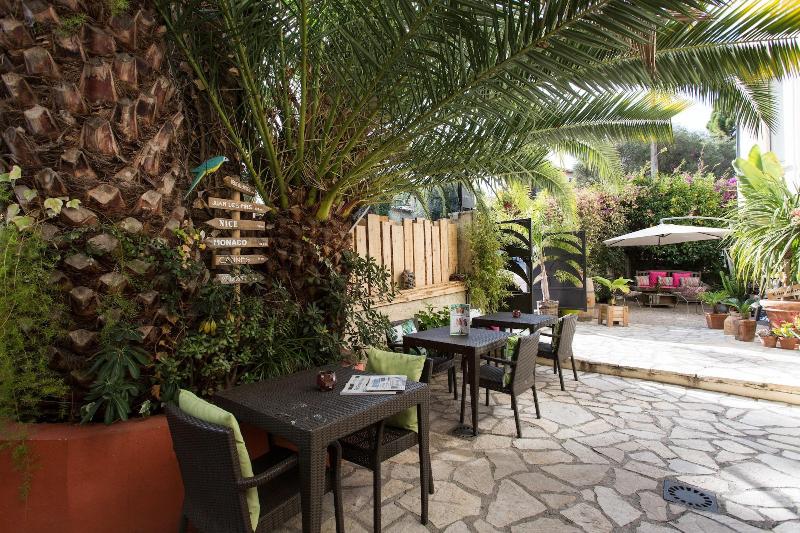 هتل Le Petit Castel