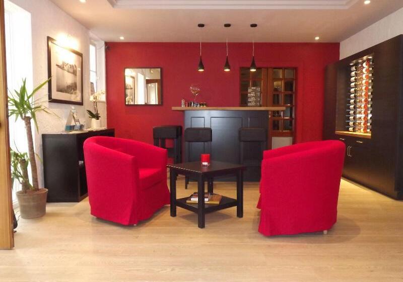 هتل Le Petit Castel