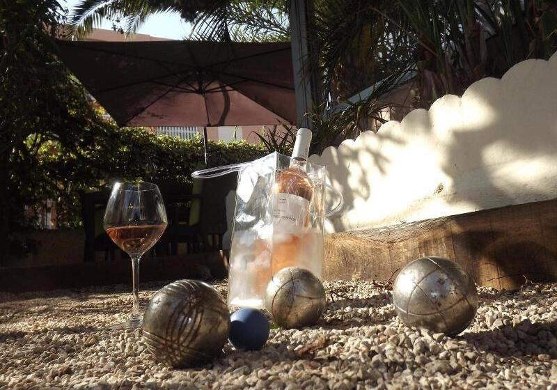 هتل Le Petit Castel