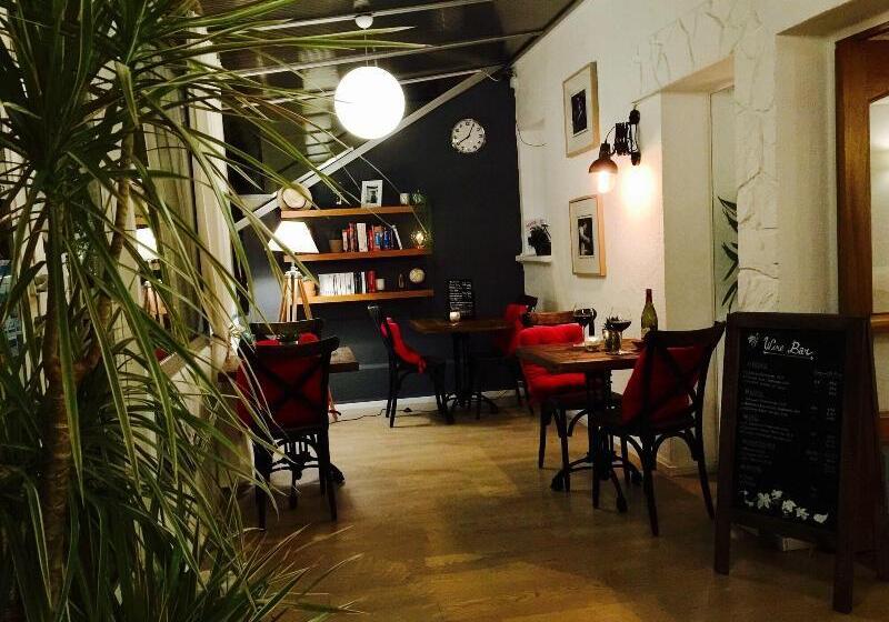 هتل Le Petit Castel