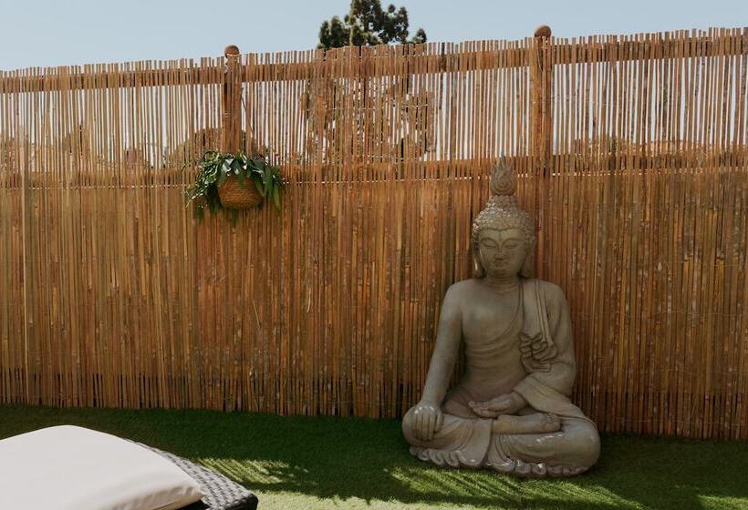 هتل Le Petit Castel