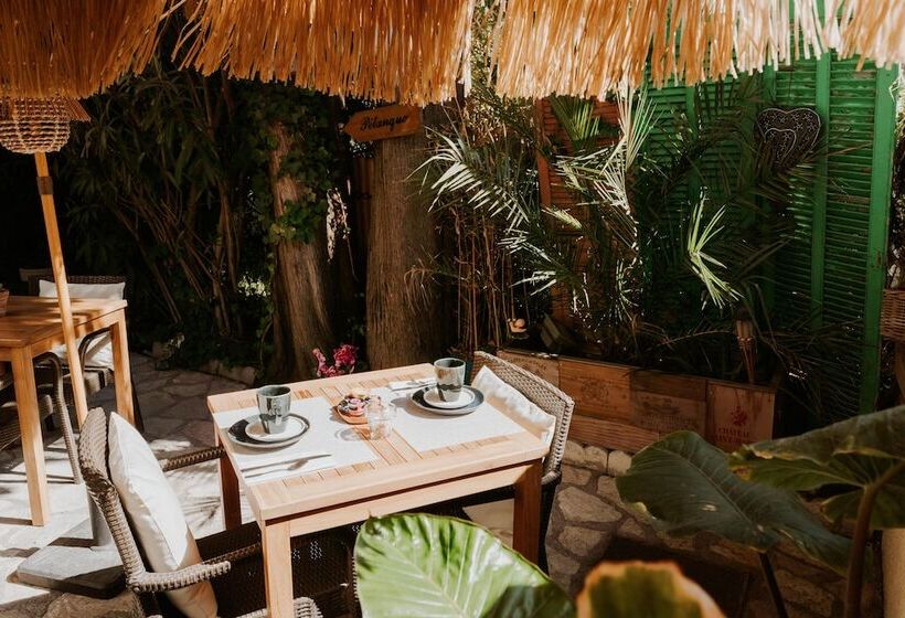 هتل Le Petit Castel