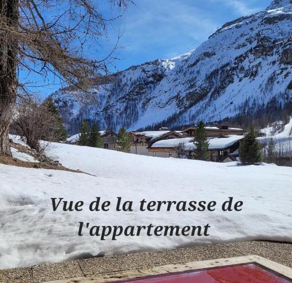 هتل Hôtel & Chalets Le Samovar