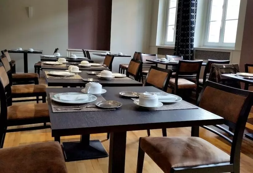 Logis Au Grand Hotel Et Son Restaurant