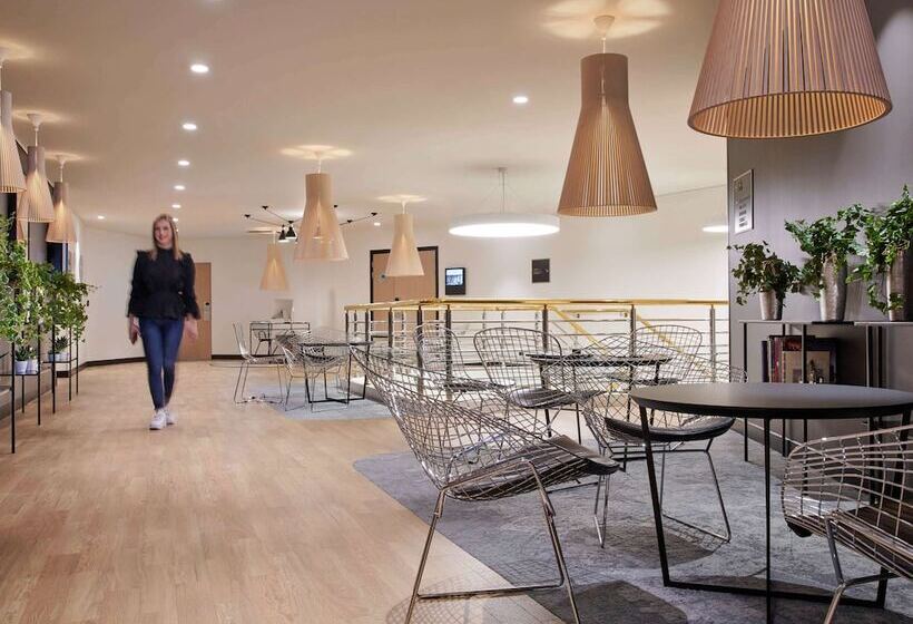 هتل Mercure Paris La Defense