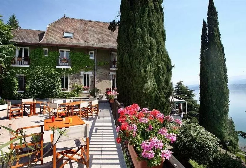 Отель Ombremont