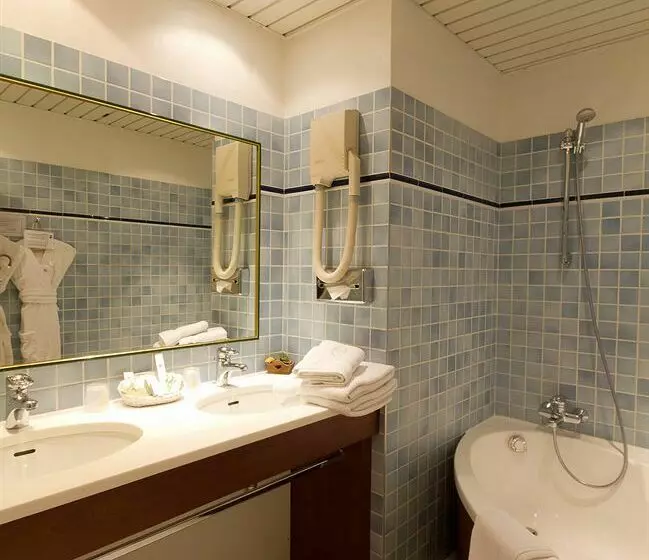 Отель Ombremont