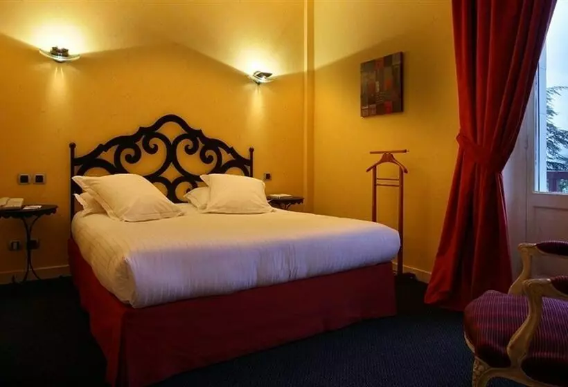 Отель Ombremont