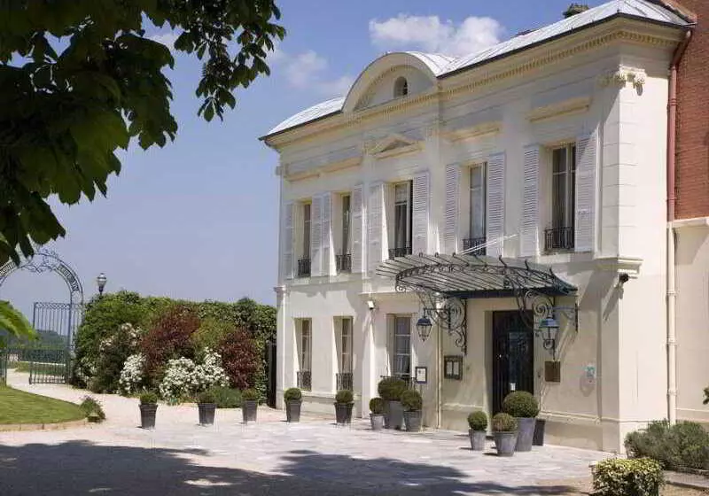 Pavillon Henri Iv Hotel Restaurant Gastronomique Terrasse