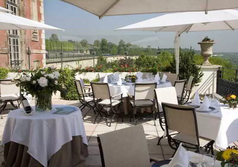 Pavillon Henri Iv Hotel Restaurant Gastronomique Terrasse
