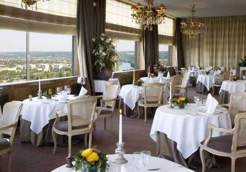 Pavillon Henri Iv Hotel Restaurant Gastronomique Terrasse