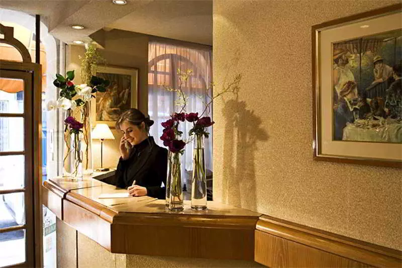 ホテル Renoir Montparnasse