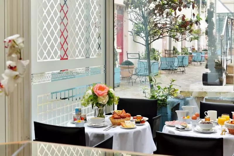 ホテル Renoir Montparnasse