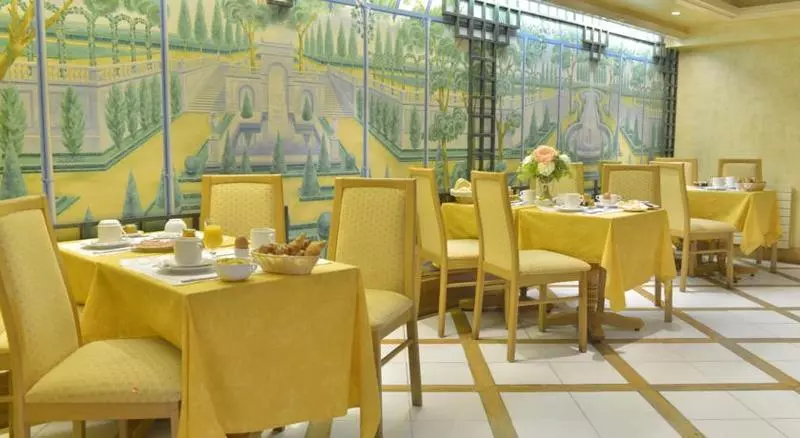 ホテル Renoir Montparnasse
