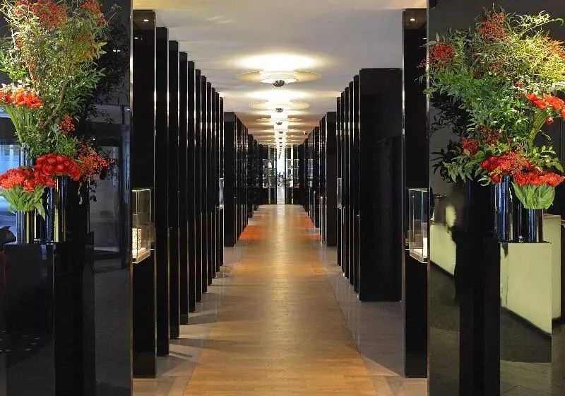 ホテル Sofitel Paris Arc De Triomphe