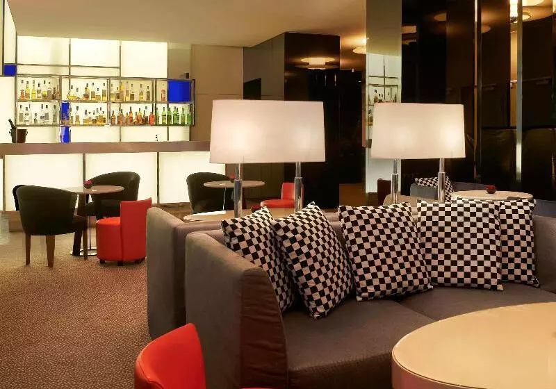 ホテル Sofitel Paris Arc De Triomphe