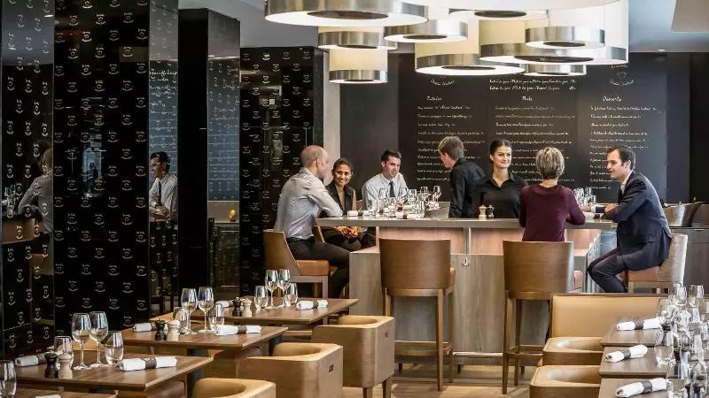 ホテル Sofitel Paris Arc De Triomphe