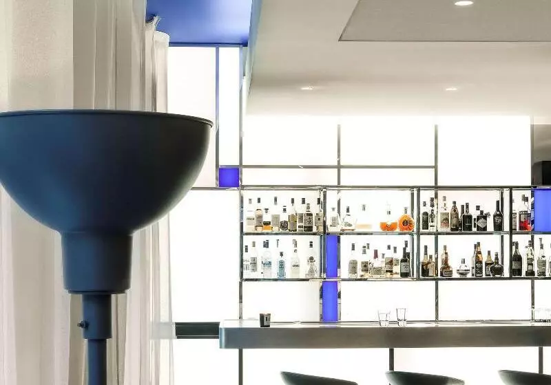 ホテル Sofitel Paris Arc De Triomphe