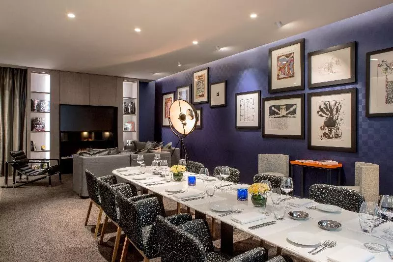 ホテル Sofitel Paris Arc De Triomphe