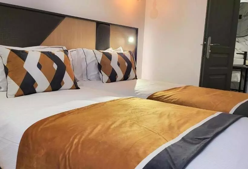 Hotel Star Champs Elysees