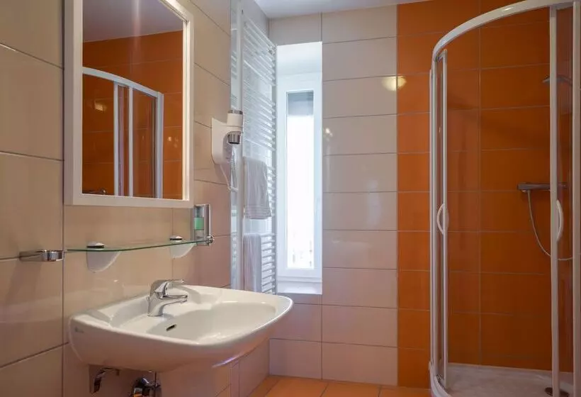 בית מלון כפרי The Originals Boutique, Hôtel Terminus, Bourg En Bresse Gare