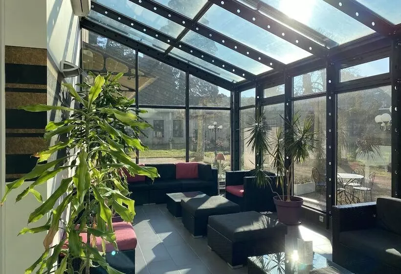 בית מלון כפרי The Originals Boutique, Hôtel Terminus, Bourg En Bresse Gare