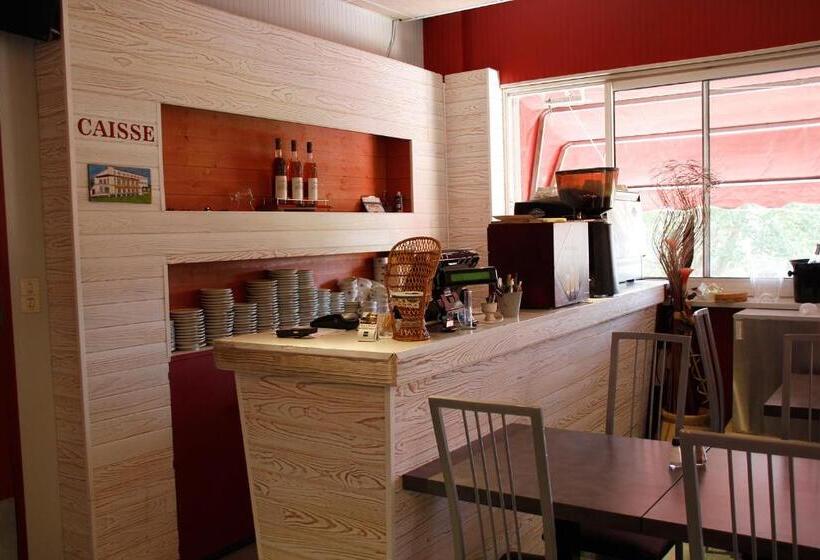 Logis Hotels   Hôtel Et Restaurant Le Relais Des Garrigues