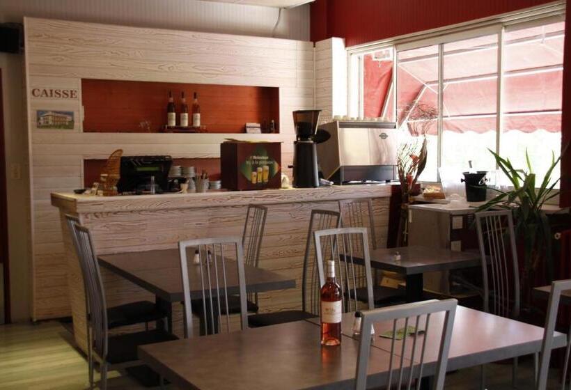 Logis Hotels   Hôtel Et Restaurant Le Relais Des Garrigues