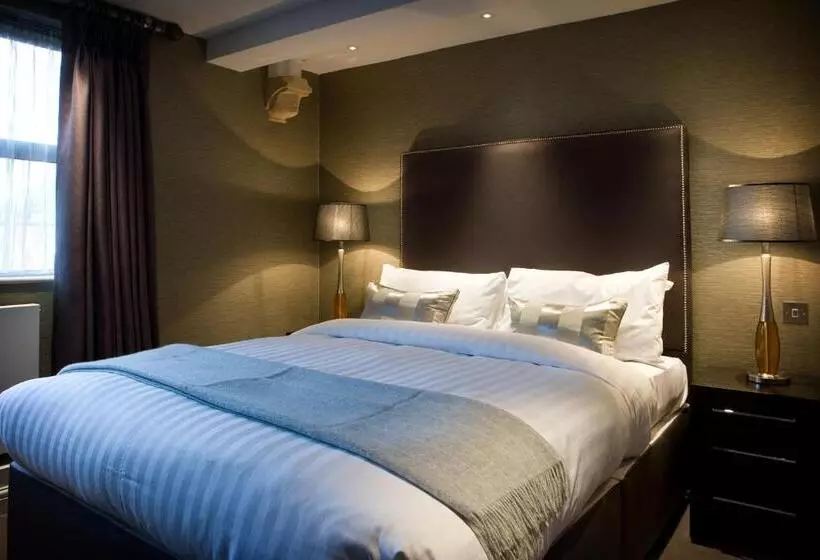 Castle Hotel & Apartments