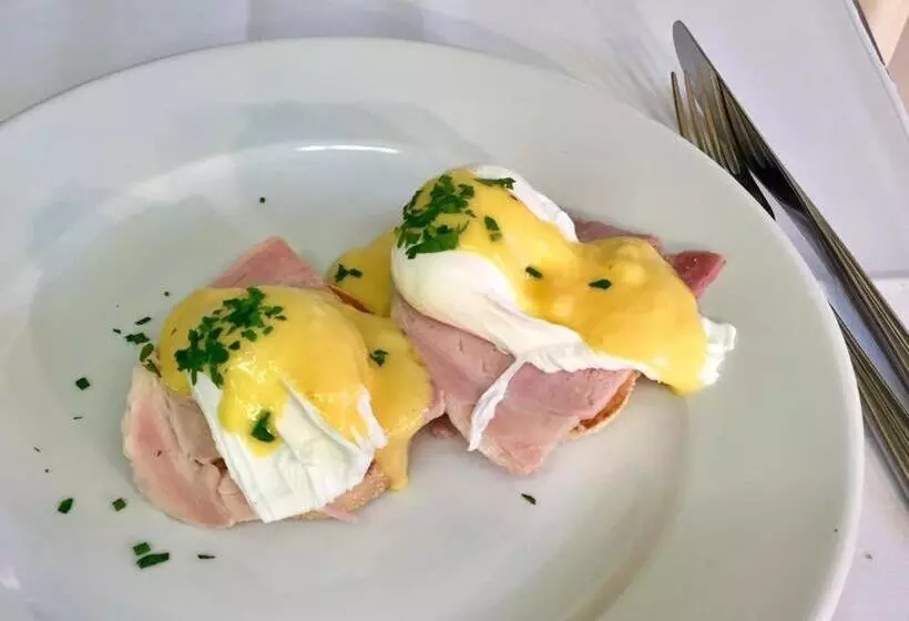 Castle Hotel & Apartments