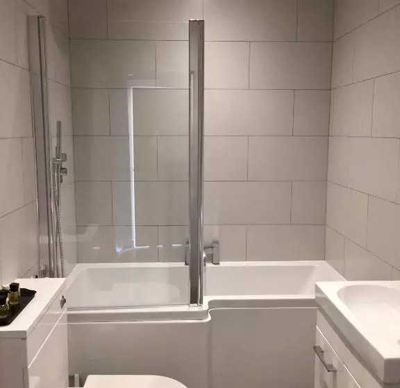 Castle Hotel & Apartments