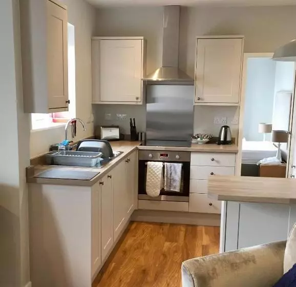 Castle Hotel & Apartments