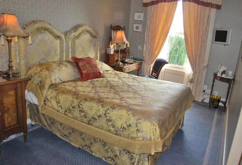 Hotel Lands Of Loyal