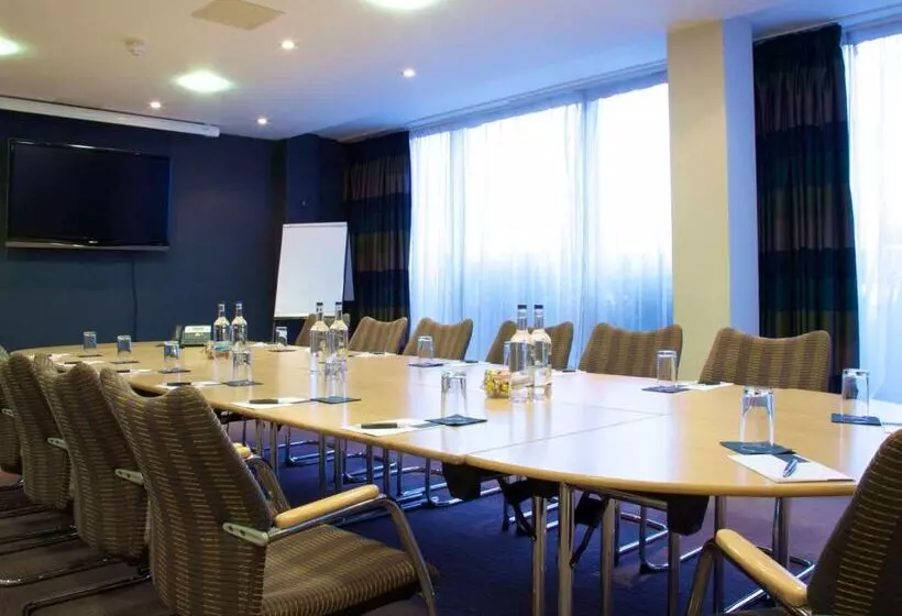 London Croydon Aerodrome Hotel, Bw Signature Collection