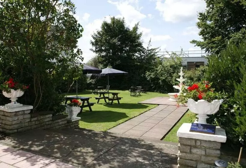 London Croydon Aerodrome Hotel, Bw Signature Collection