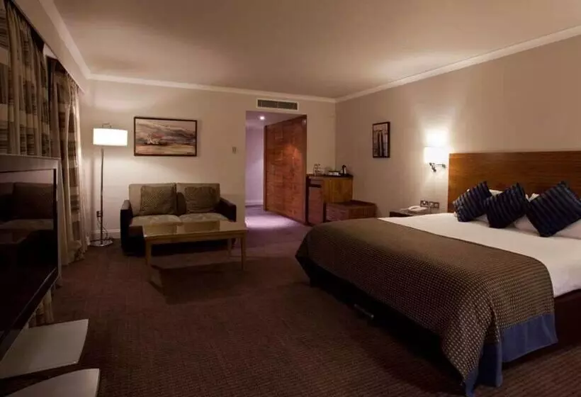 London Croydon Aerodrome Hotel, Bw Signature Collection