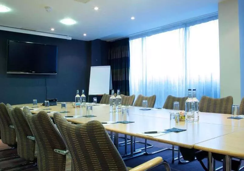 London Croydon Aerodrome Hotel, Bw Signature Collection