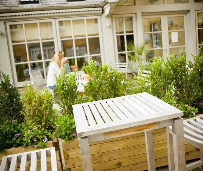 ホテル Noel Arms A Bespoke