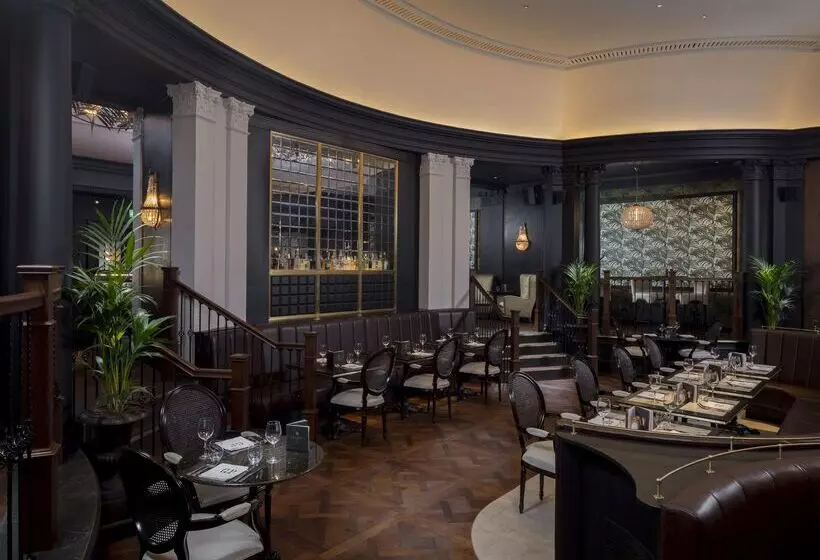 ホテル The Queens