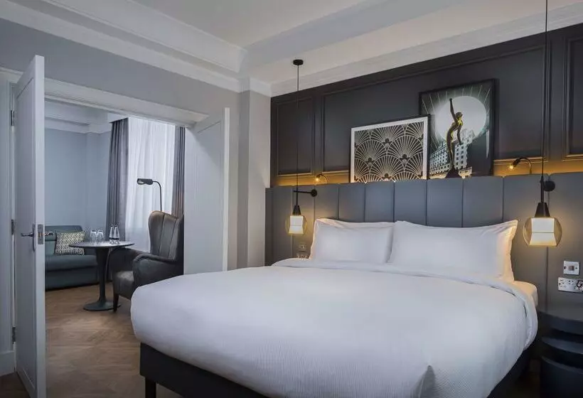 ホテル The Queens