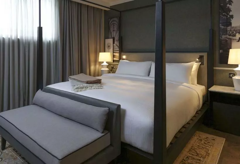 ホテル The Queens