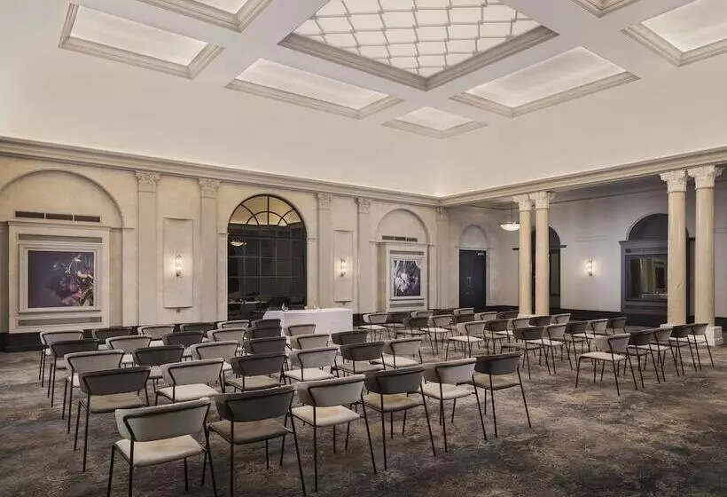 ホテル The Queens