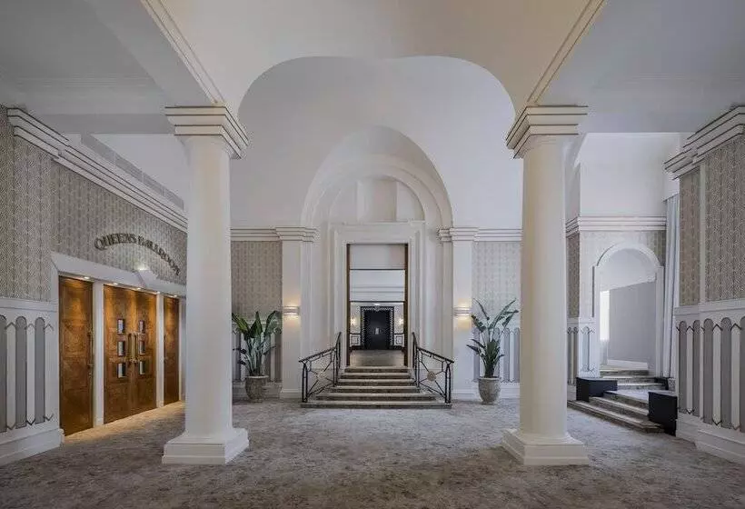 ホテル The Queens