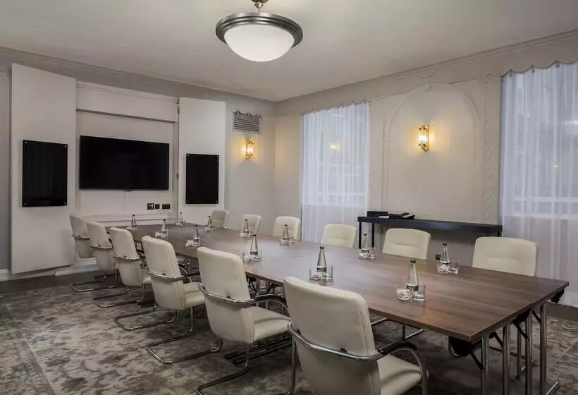 ホテル The Queens