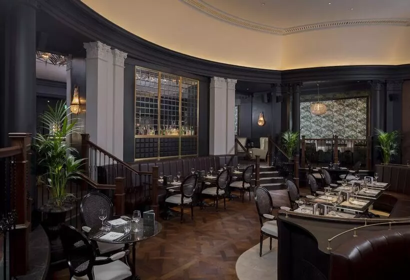 ホテル The Queens