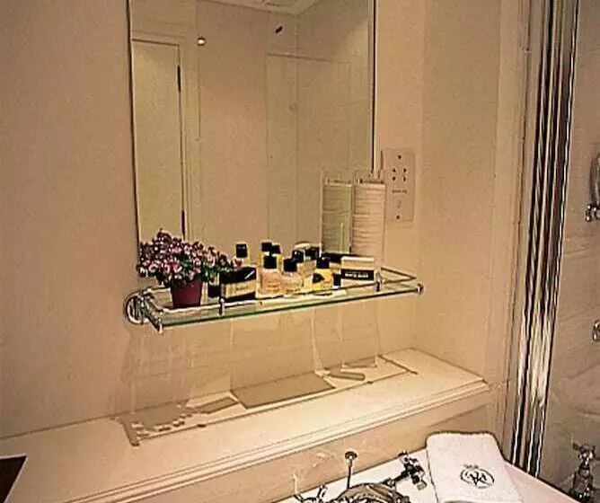 בית מלון כפרי The Royal