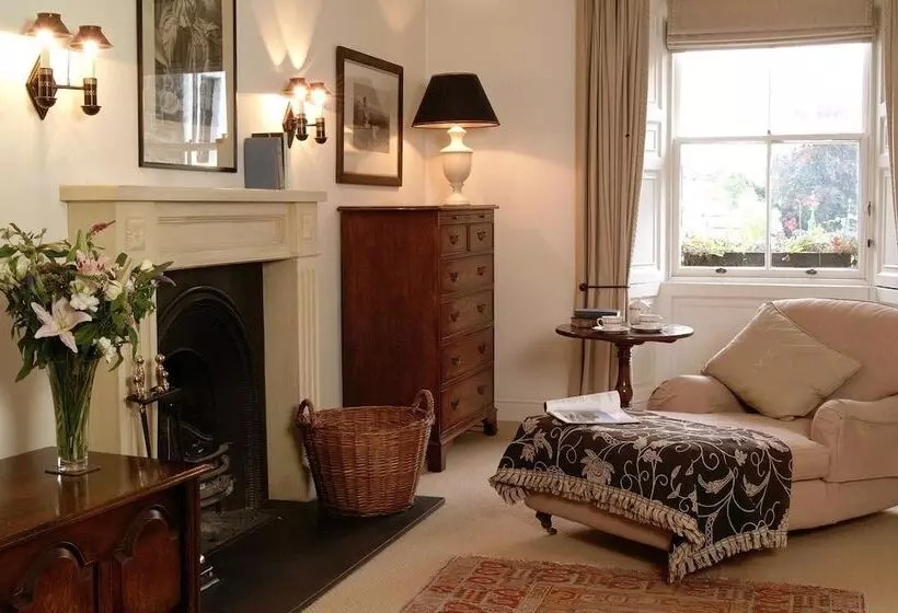 בית מלון כפרי The Royal